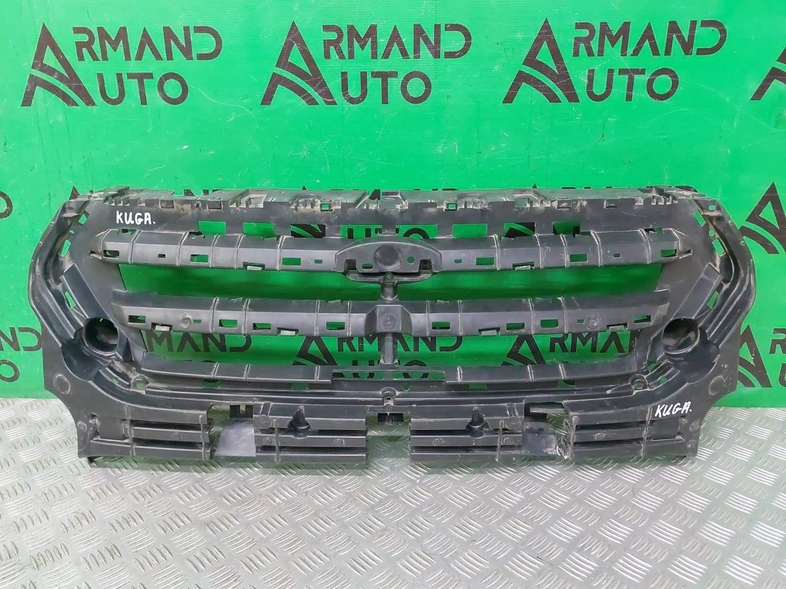 Кронштейн решетки радиатора Ford Kuga 2016-2019 CBS