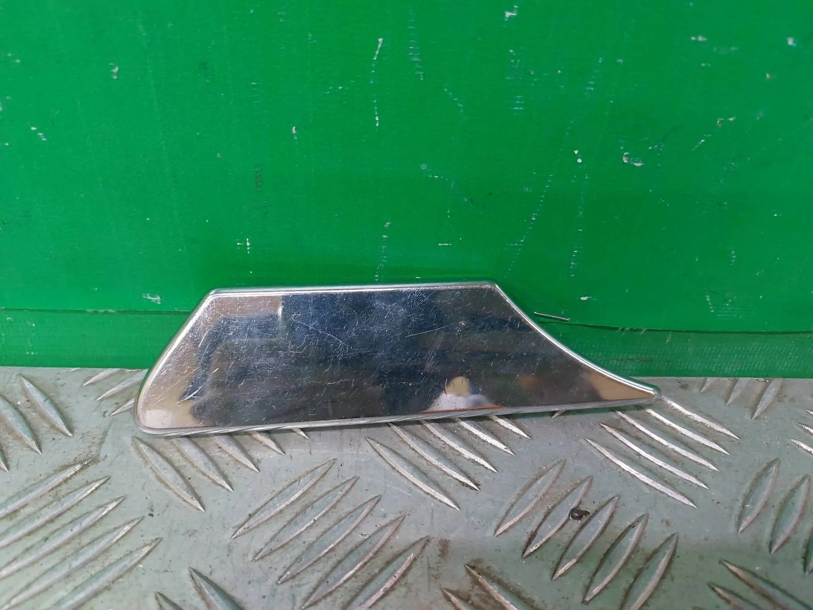 Крышка фароомывателя Ford Kuga 2008-2012