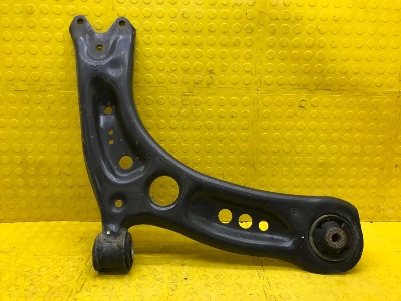 Рычаг подвески Skoda Octavia 2018 5Q0407152L 5E3 CJS 298666, передний правый