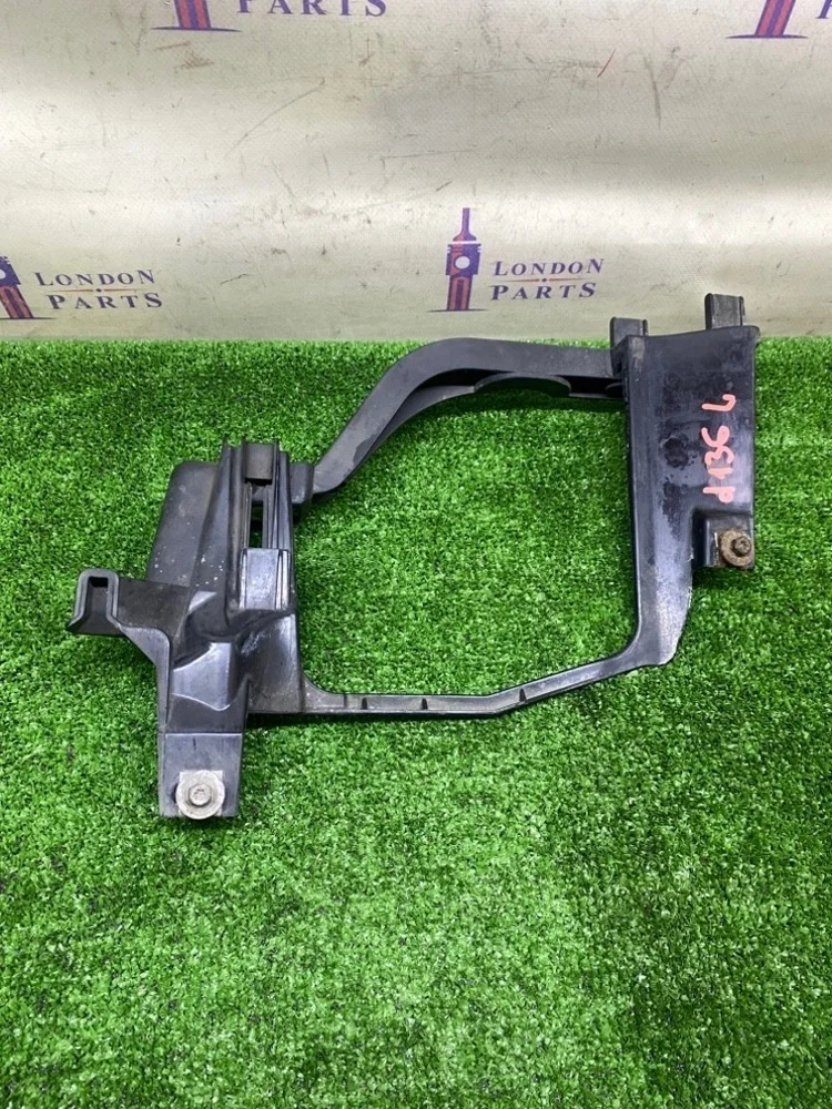 Кронштейн крепления фары BMW E60