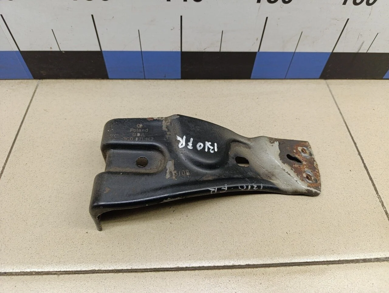 Кронштейн крепления крыла Passat [B6] 2005-2010