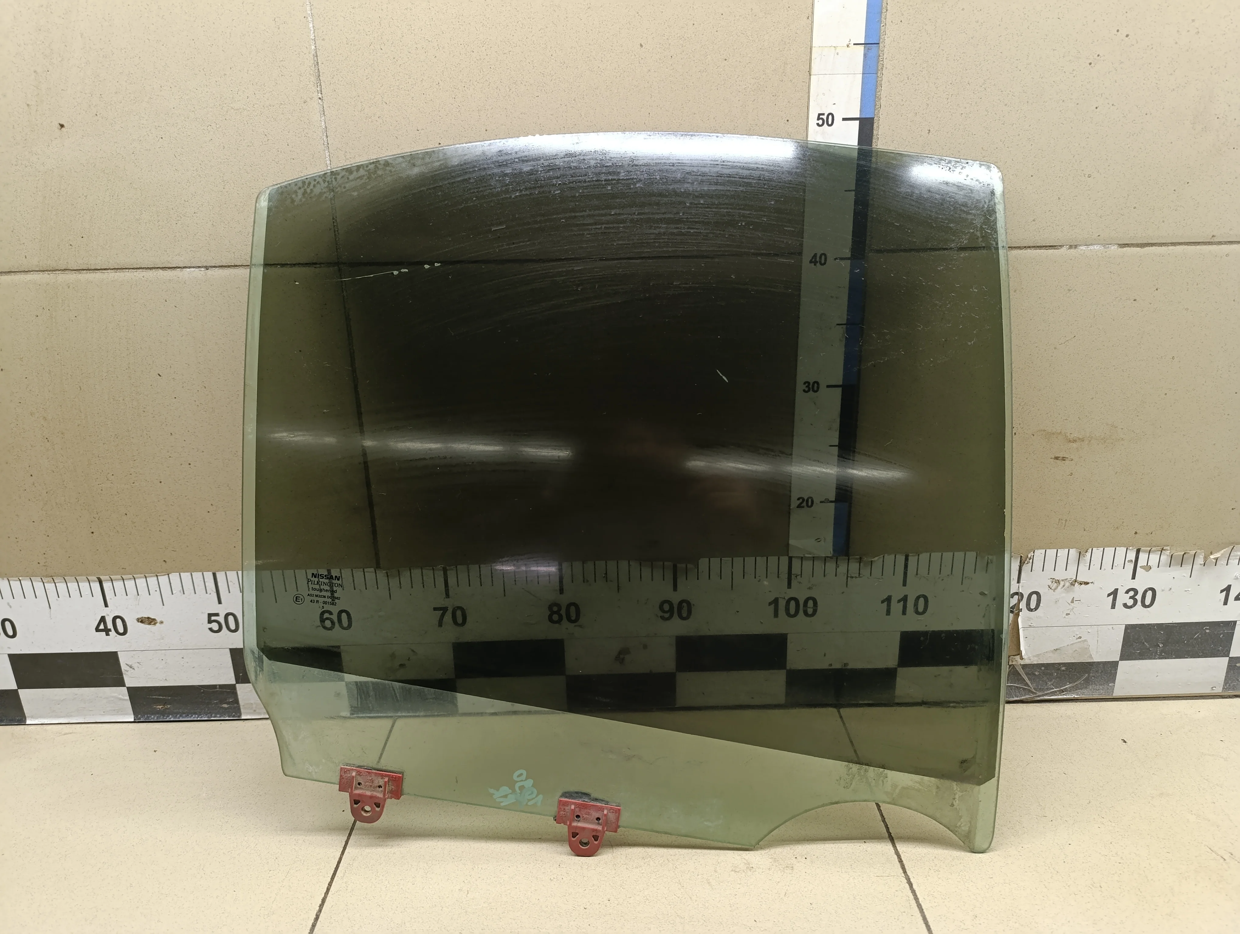 Стекло двери задней правой Almera N16 2000-2006