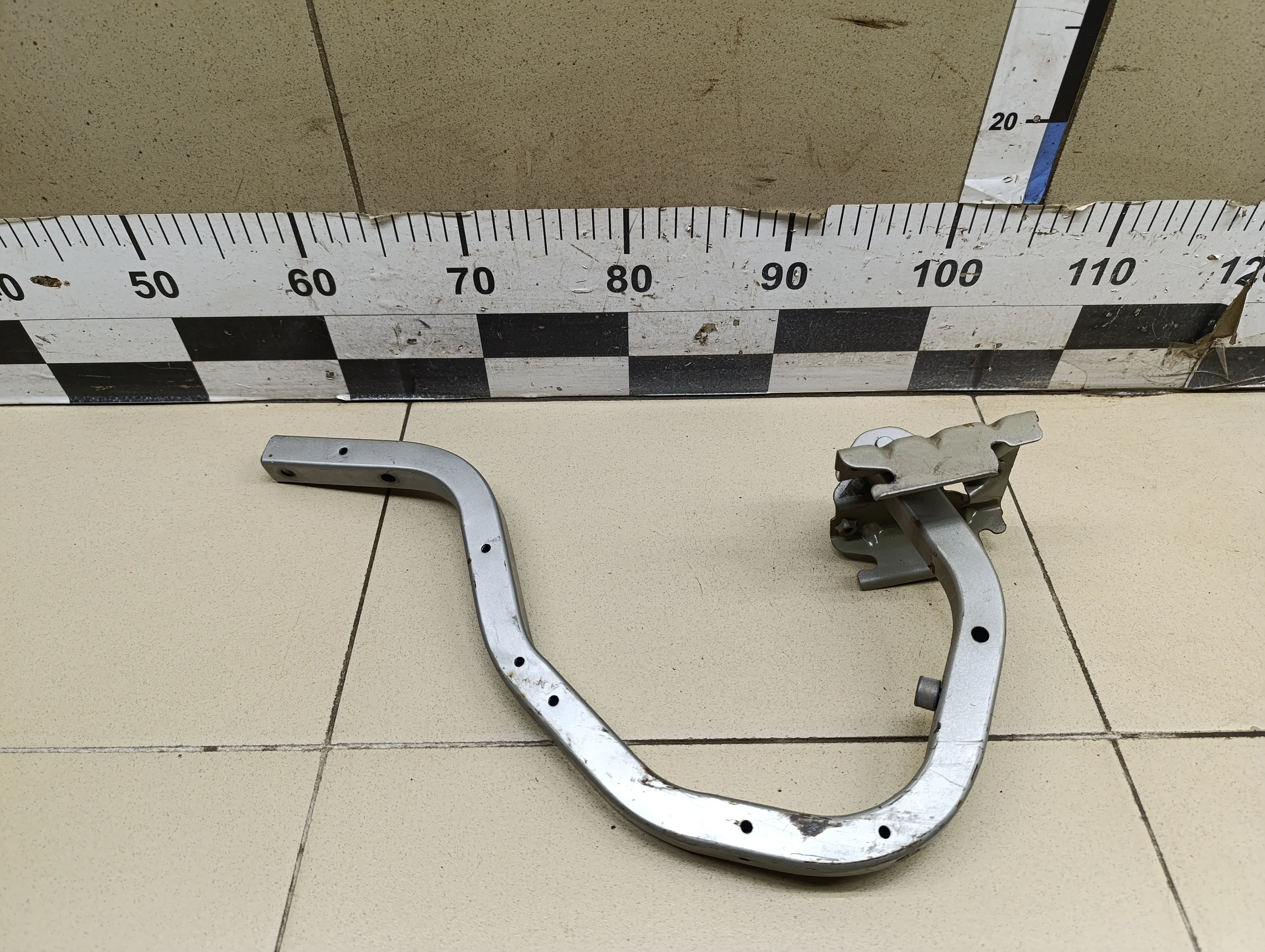 Петля крышки багажника Almera N16 2000-2006