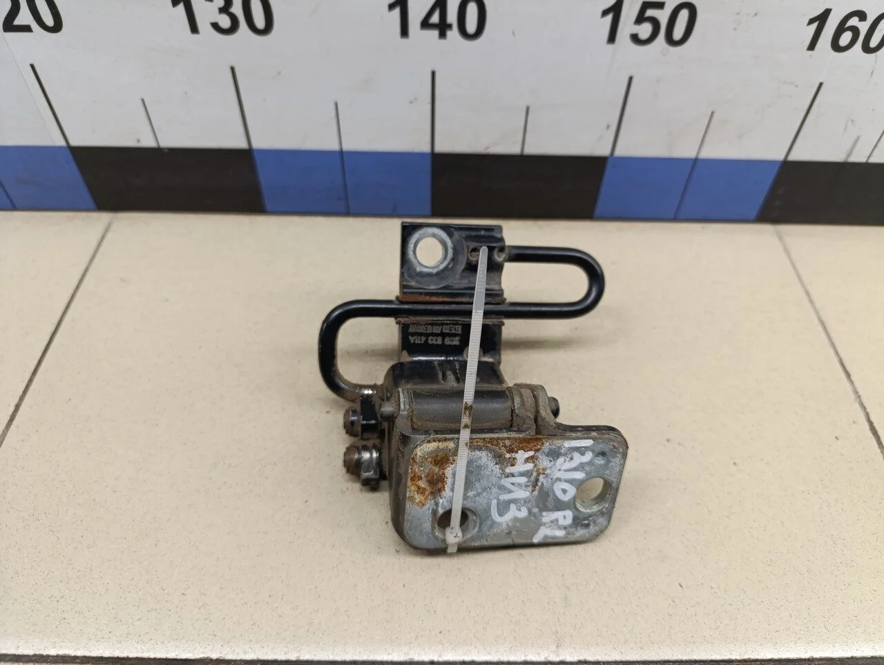 Петля двери задней левой нижняя Passat [B6] 2005-2010