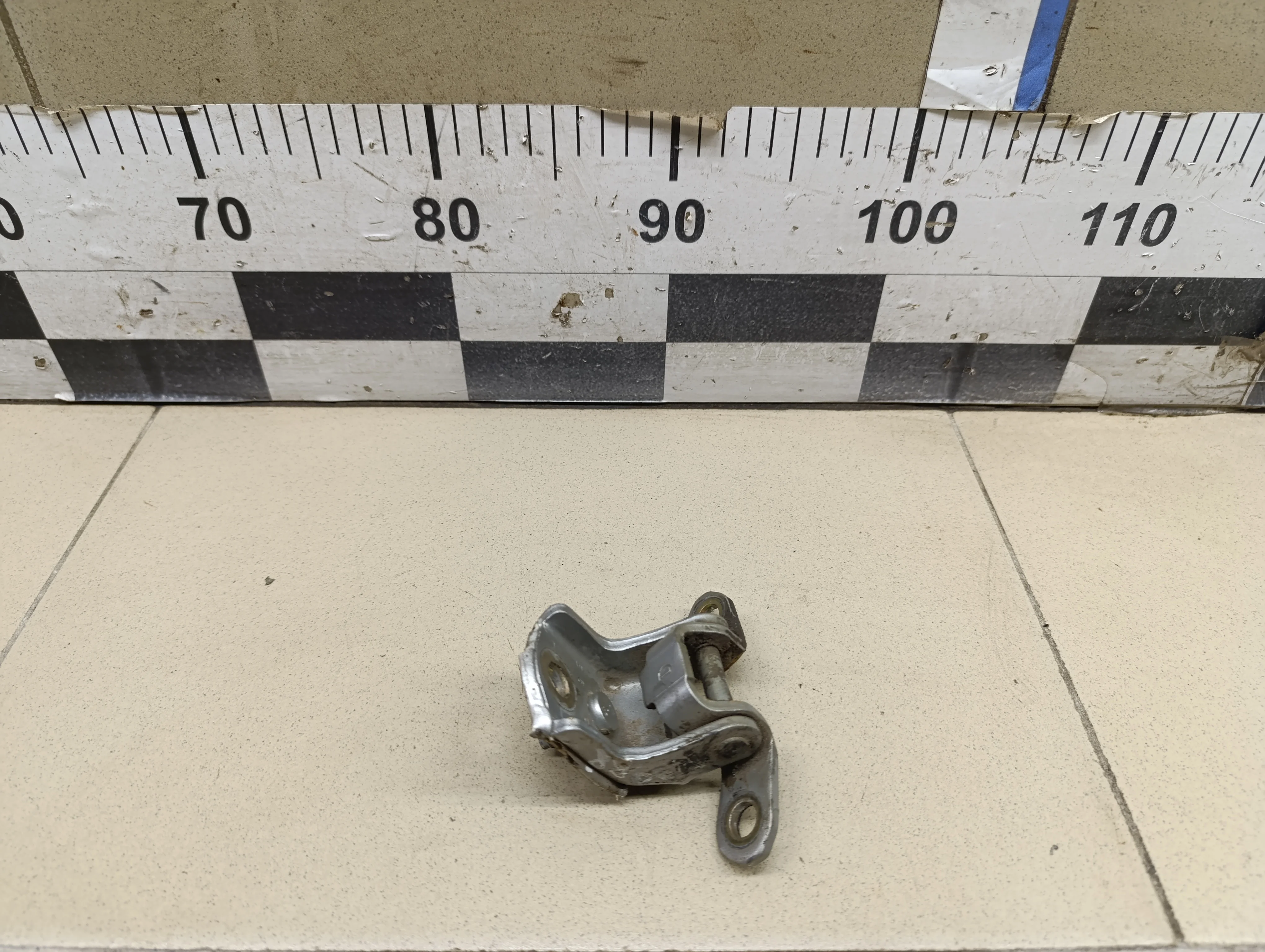 Петля двери задней правой верхняя Almera N16 2000-2006