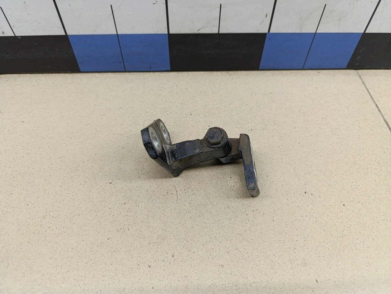 Петля двери задней левой верхняя Passat [B6] 2005-2010