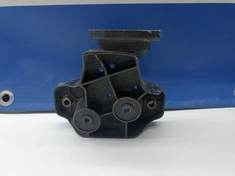 Кронштейн бампера Mercedes-Benz Ml 2006 A1648800130 W164, задний левый