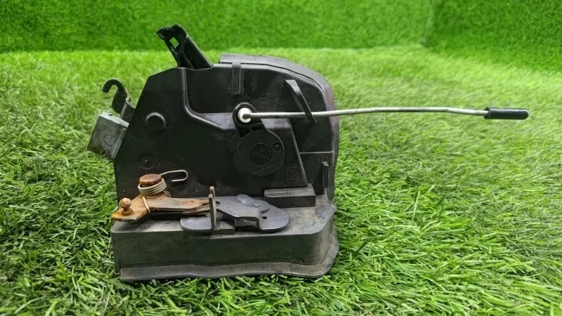 Замок боковой двери BMW X5 2006 E53