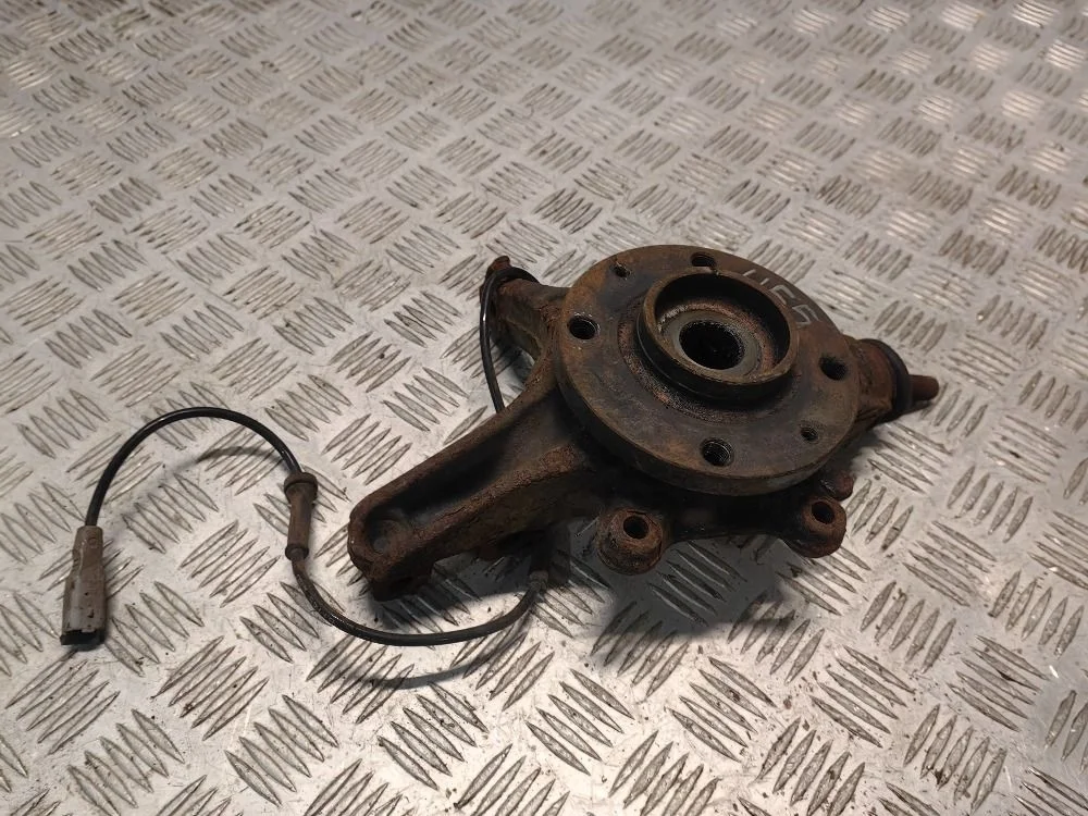 Кулак поворотный передний левый Peugeot 308