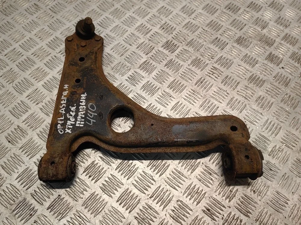 Рычаг передний правый Opel Astra H