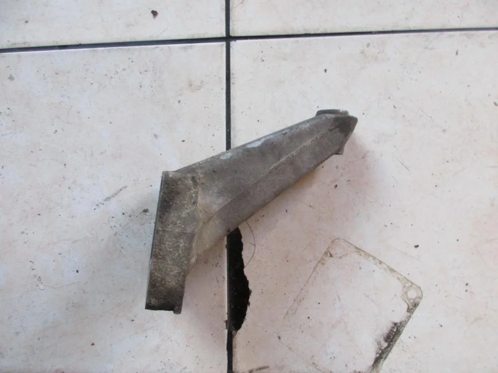 Лапа левая Mercedes-Benz