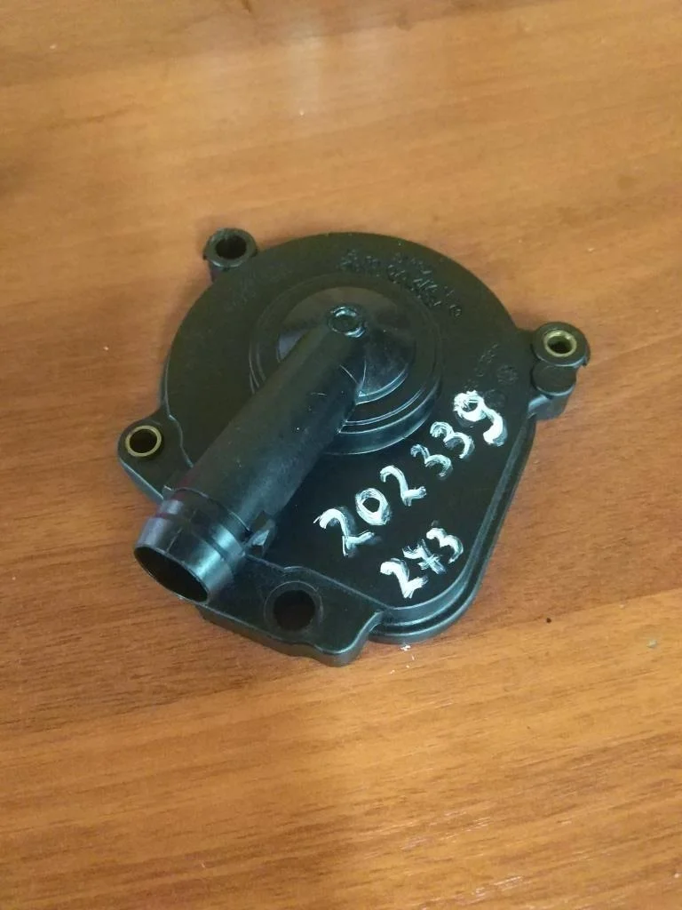 Крышка Mercedes-Benz