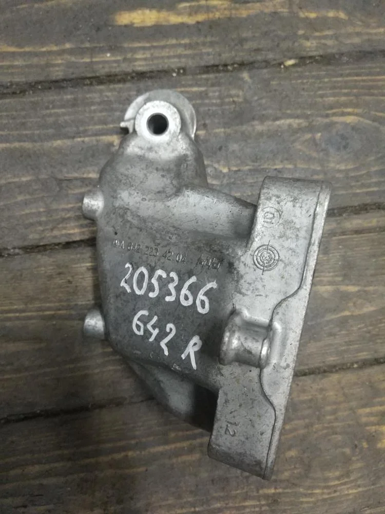 Лапа правая Mercedes-Benz