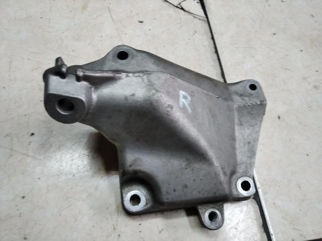 Лапа правая Mercedes-Benz