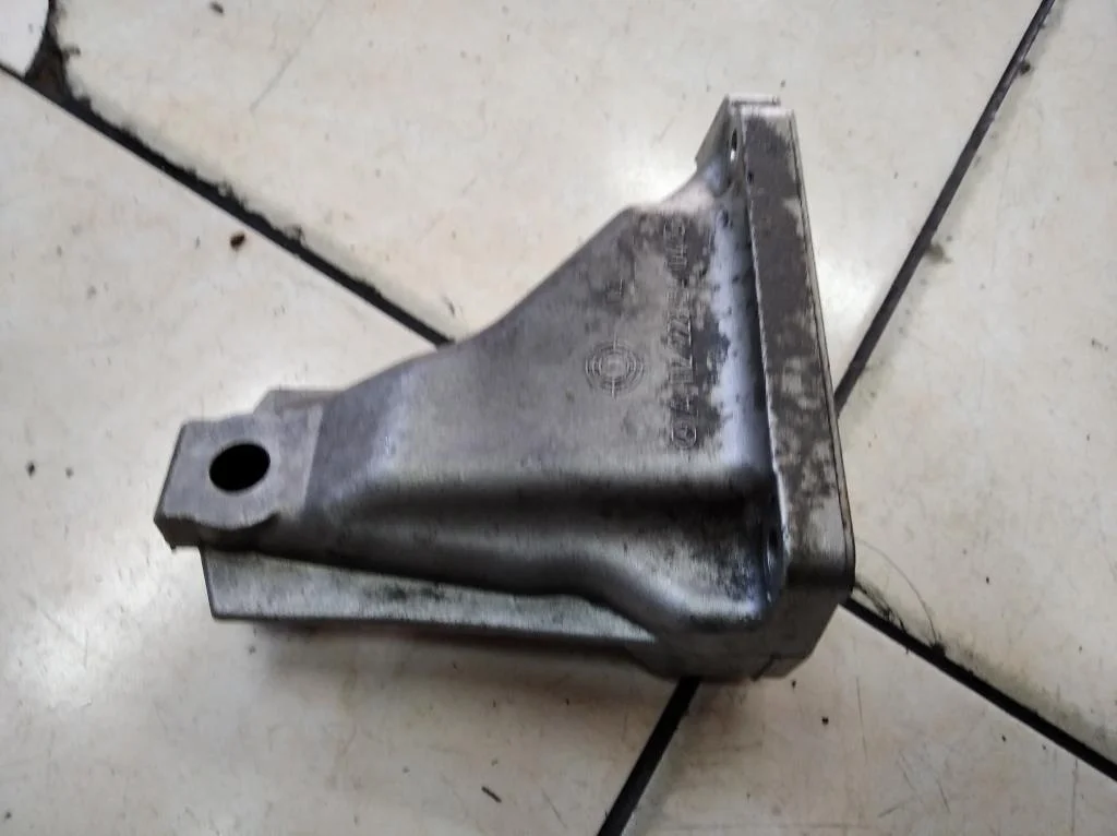 Лапа левая Mercedes-Benz