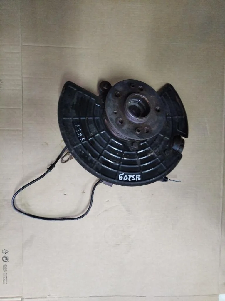 Кулак поворотный передний правый Mercedes-Benz