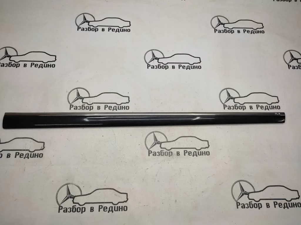 Молдинг двери Mercedes-Benz