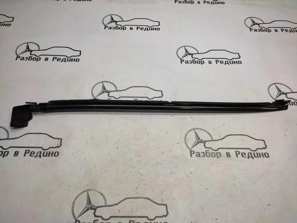 Молдинг лобового стекла Mercedes-Benz