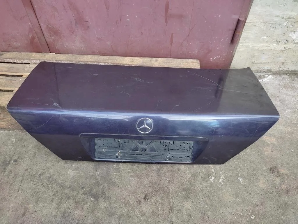 Крышка багажника Mercedes-Benz
