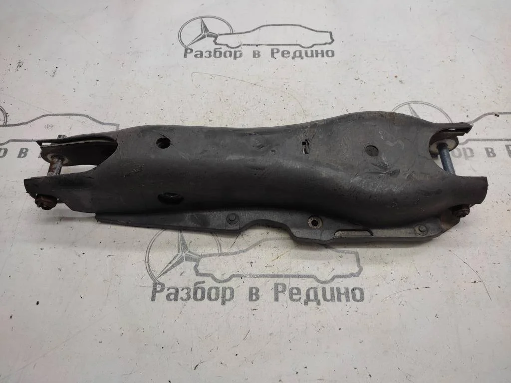 Рычаг задней стойки (лодка) Mercedes-Benz