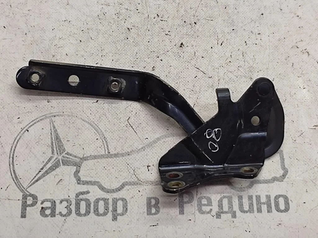 Петля капота Mercedes-Benz