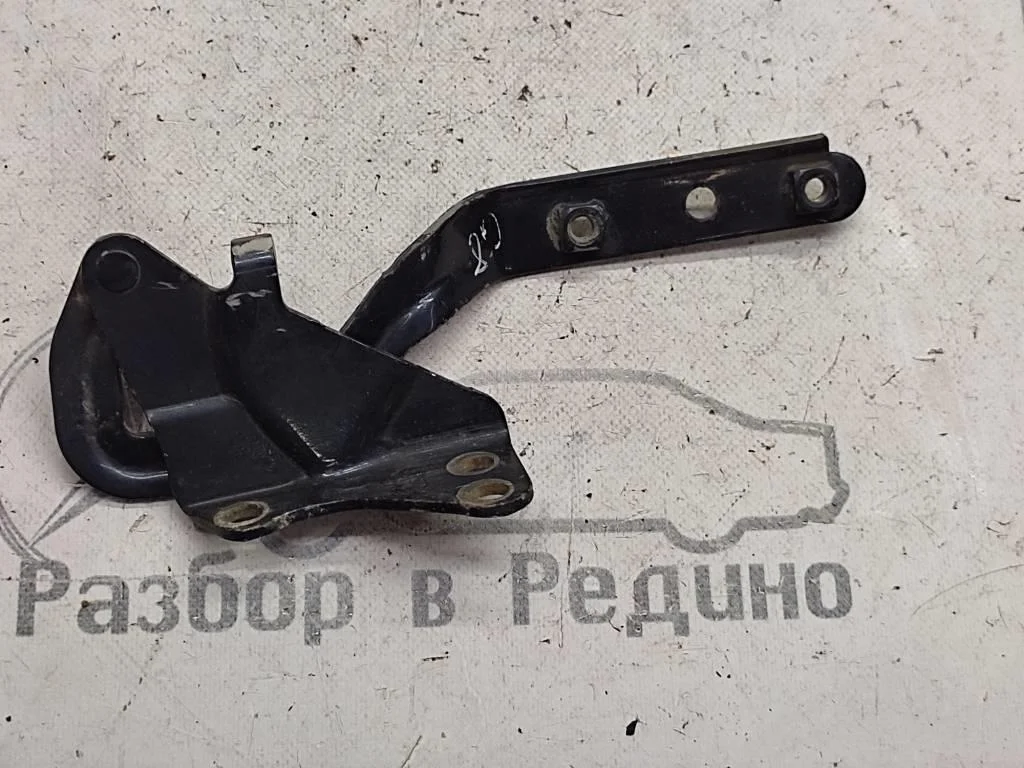 Петля капота Mercedes-Benz