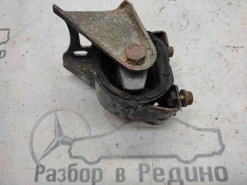 Опора КПП Mercedes-Benz