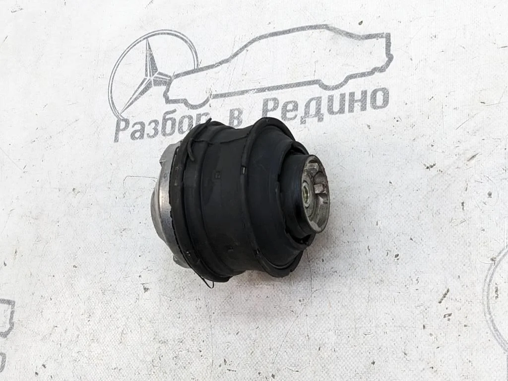 Опора двигателя Mercedes-Benz