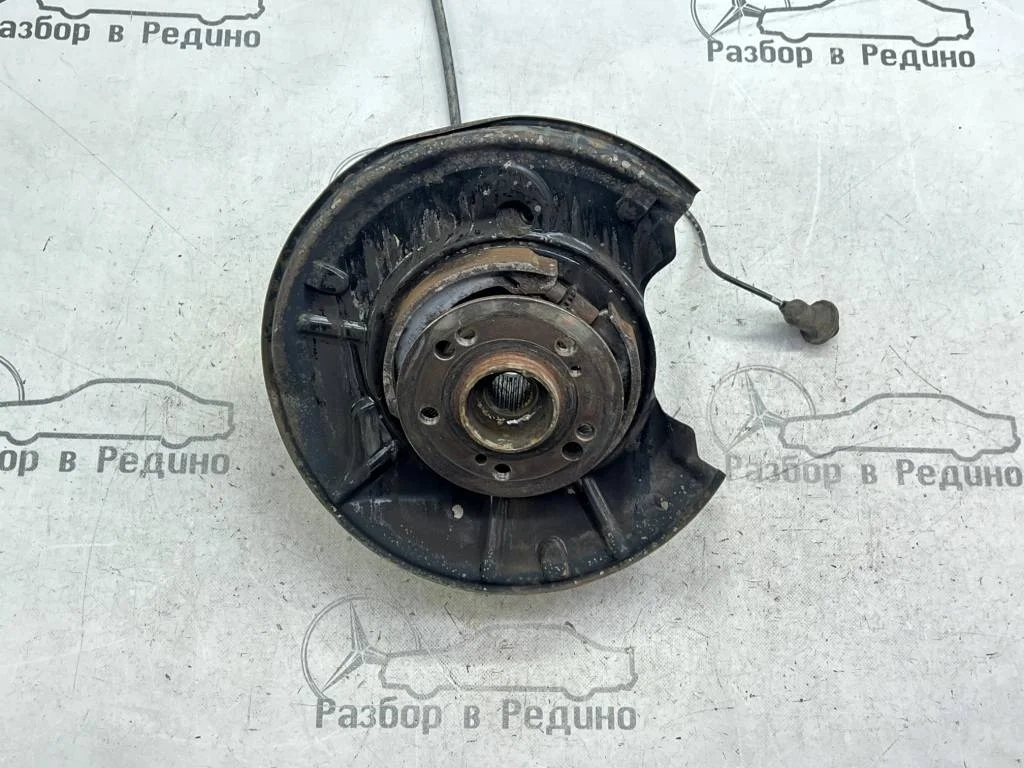 Кулак подвески задний левый Mercedes-Benz