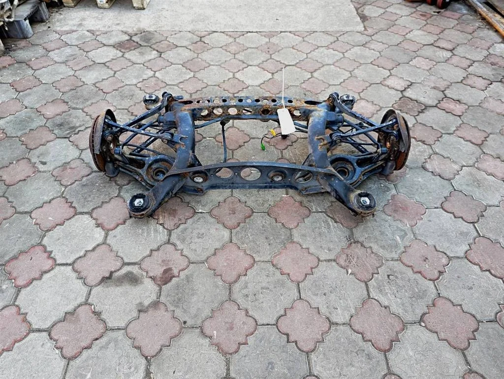 Подрамник задний Mercedes-Benz