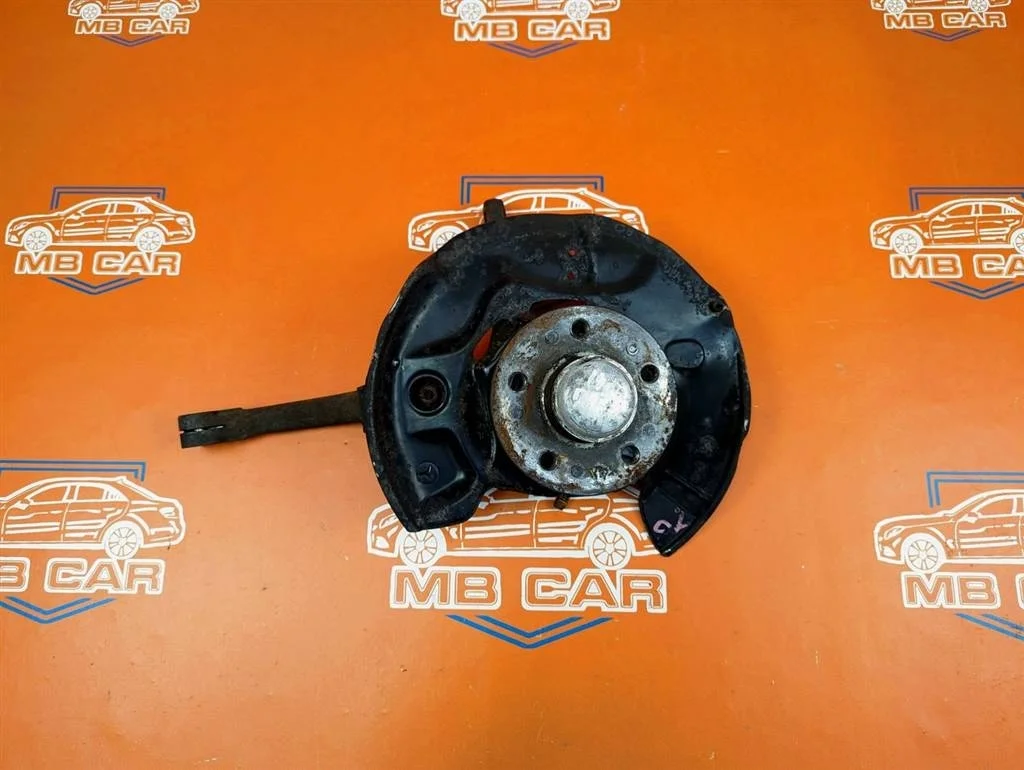Кулак поворотный передний левый Mercedes-Benz