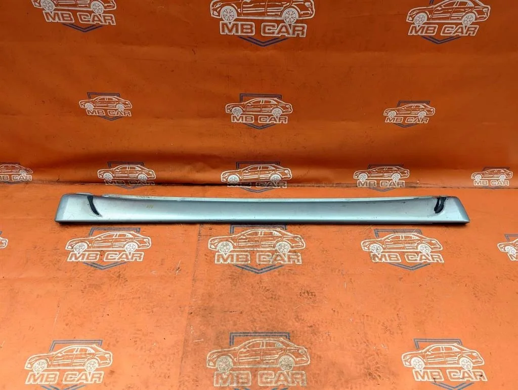 Порог пластиковый правый Mercedes-Benz