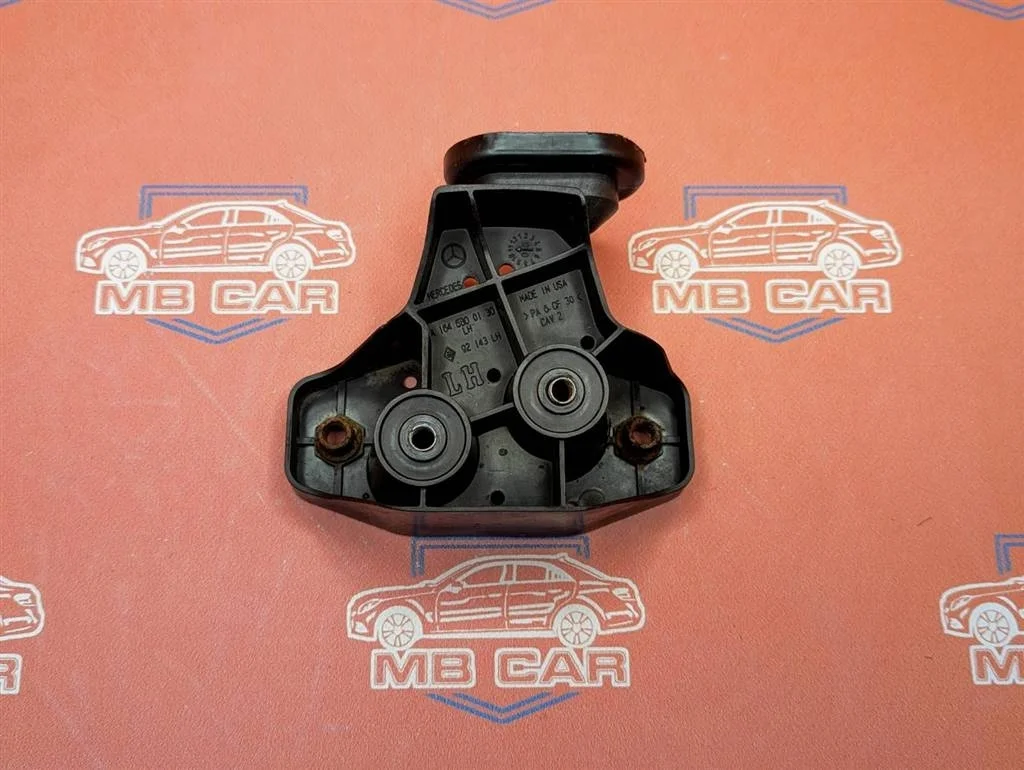 Кронштейн крепления бампера Mercedes-Benz