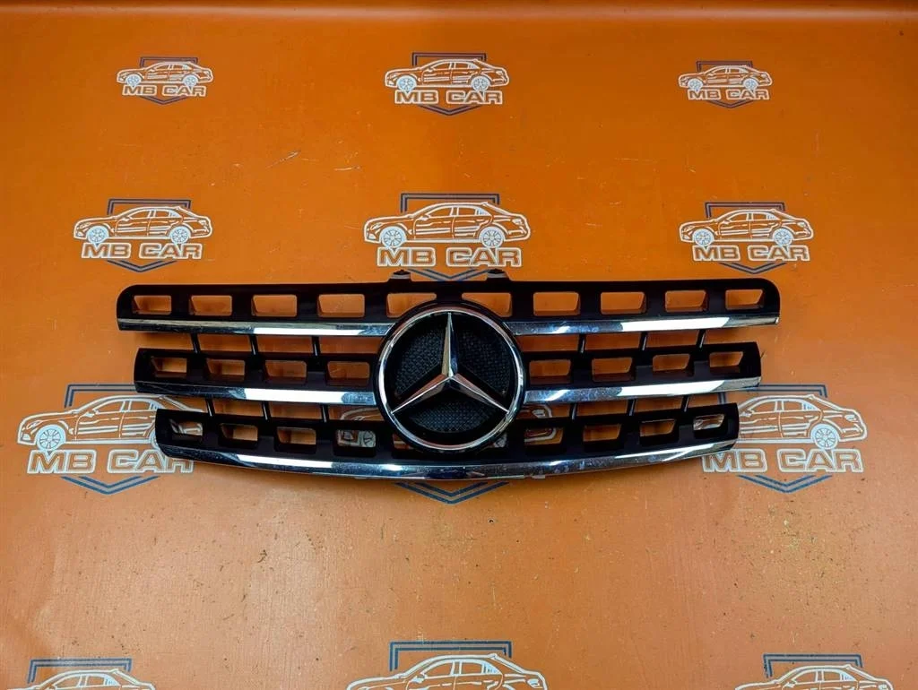 Решетка радиатора Mercedes-Benz