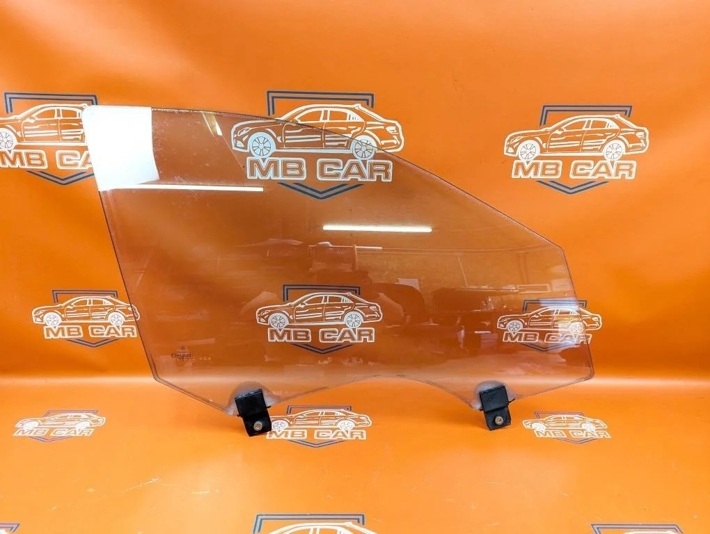 Стекло переднее правое Mercedes-Benz