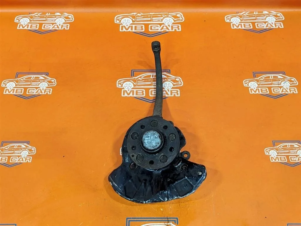 Кулак поворотный передний левый Mercedes-Benz