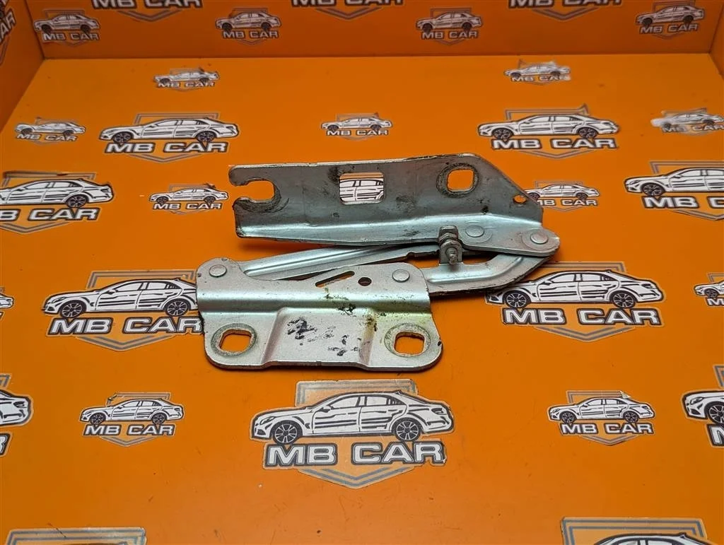 Петля капота Mercedes-Benz