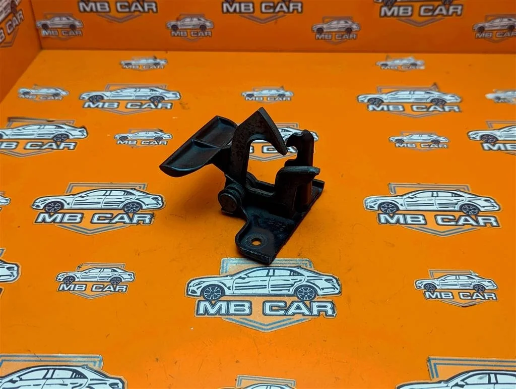 Замок капота Mercedes-Benz