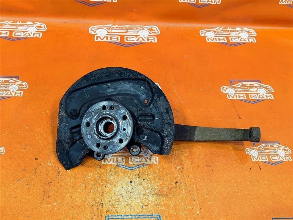 Кулак поворотный передний левый Mercedes-Benz