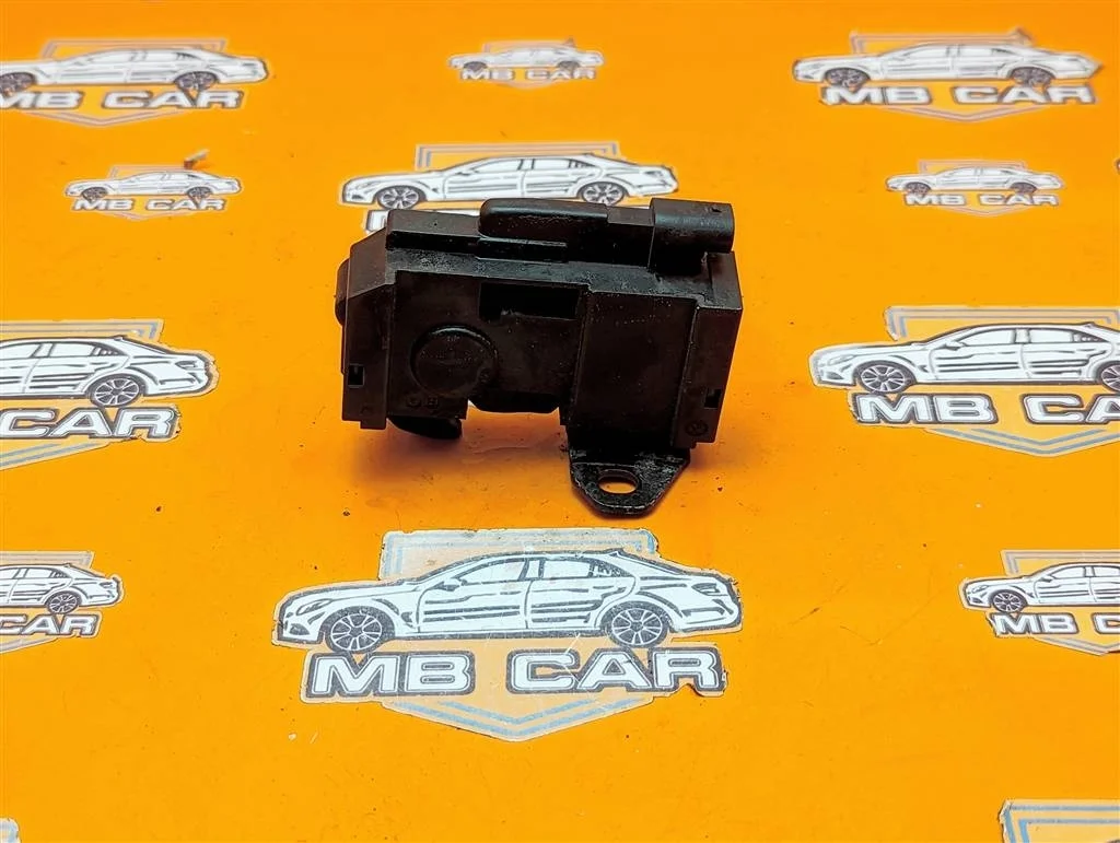 Замок капота Mercedes-Benz