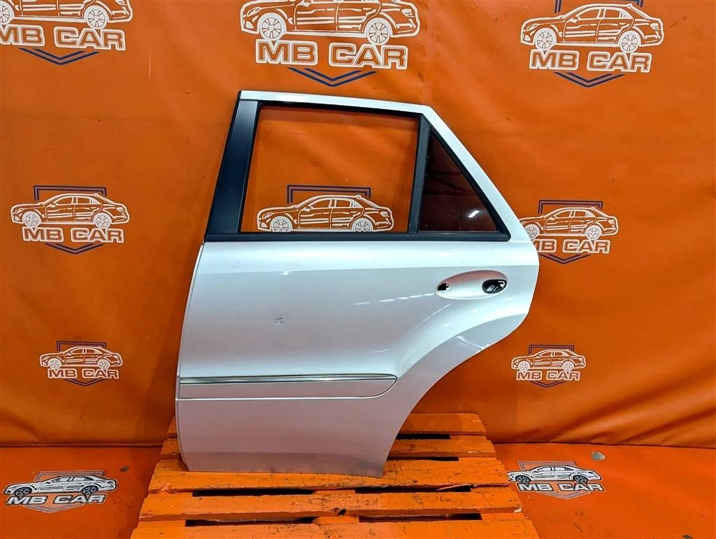Дверь задняя левая Mercedes-Benz