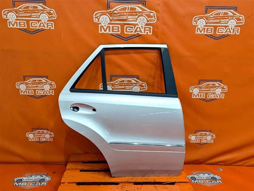Дверь задняя правая Mercedes-Benz