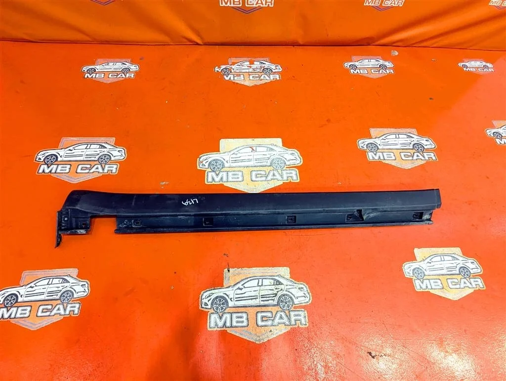 Порог пластиковый правый Mercedes-Benz