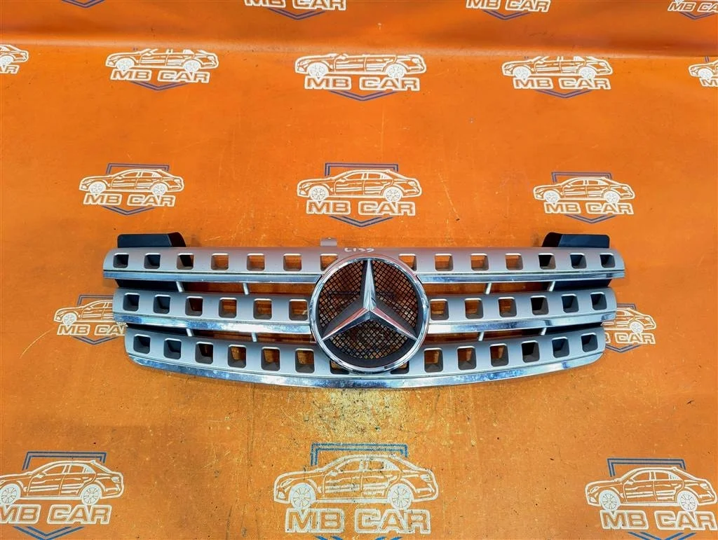 Решетка радиатора Mercedes-Benz