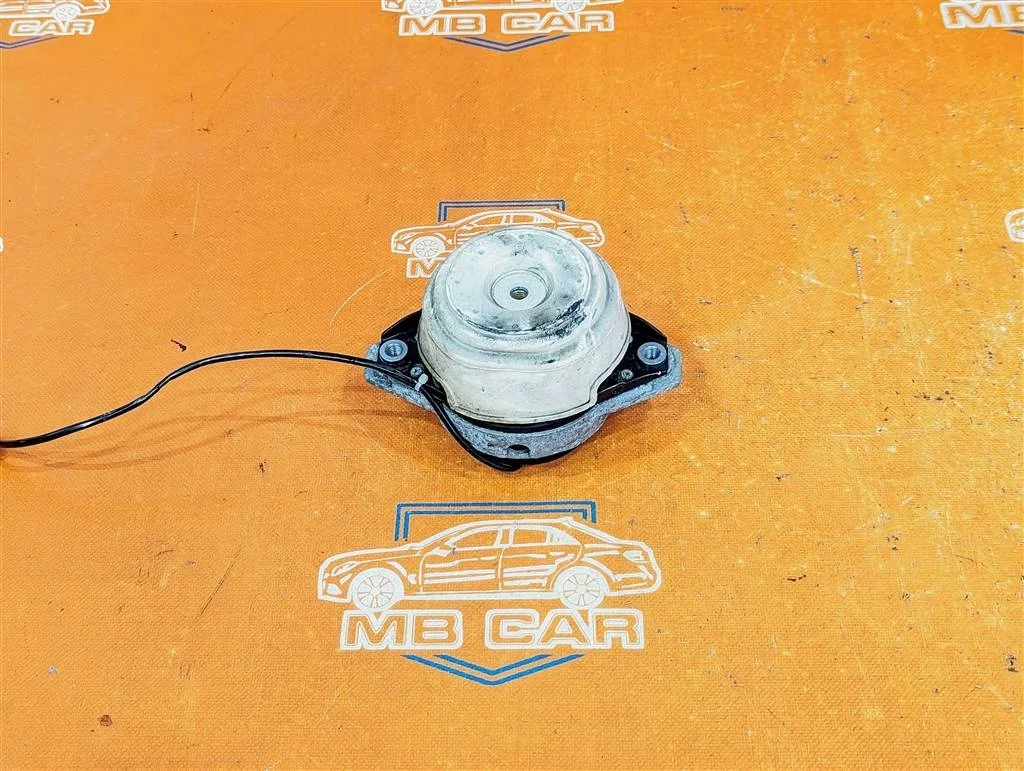 Опора двигателя Mercedes-Benz