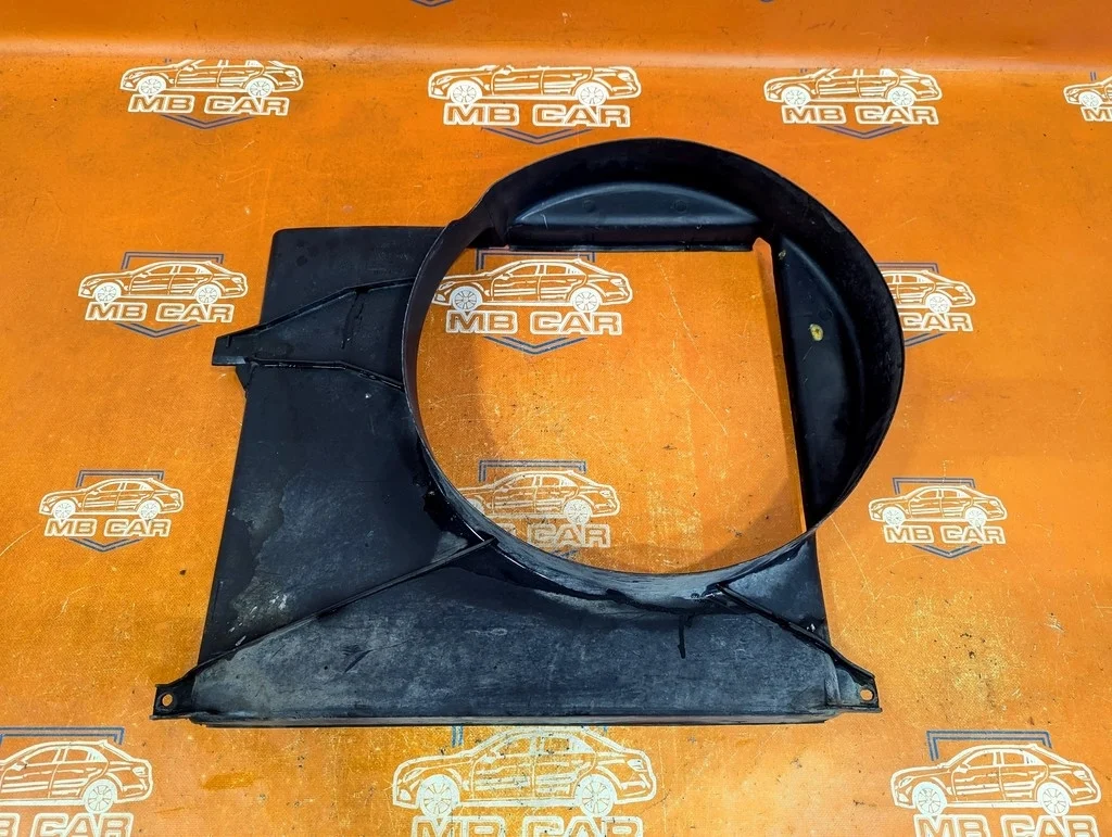 Кожух вентилятора основного Mercedes-Benz