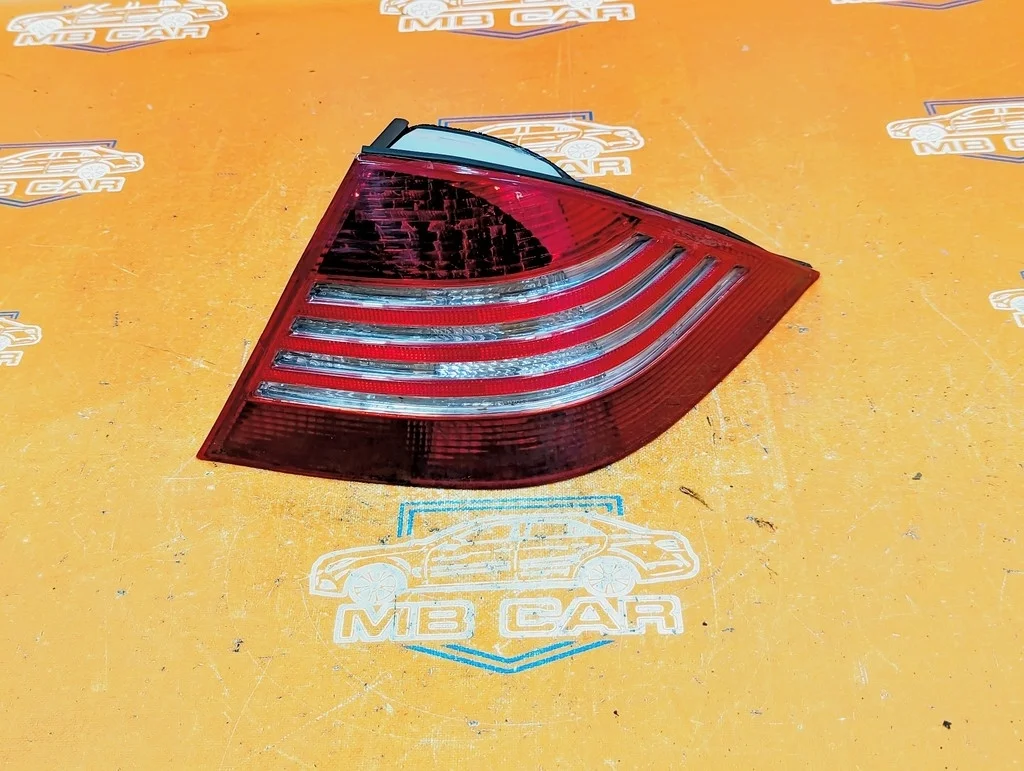 Фонарь задний правый Mercedes-Benz