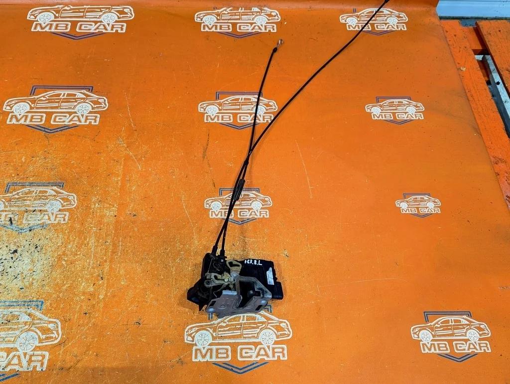 Замок двери задней левой Mercedes-Benz