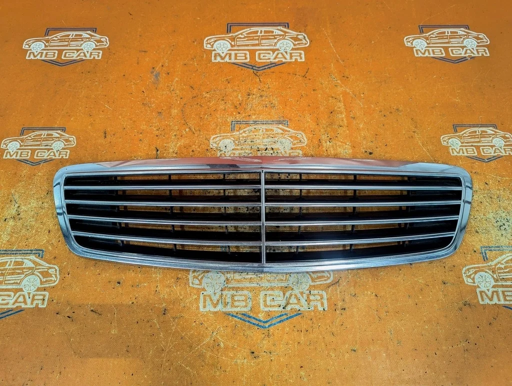 Решетка радиатора Mercedes-Benz