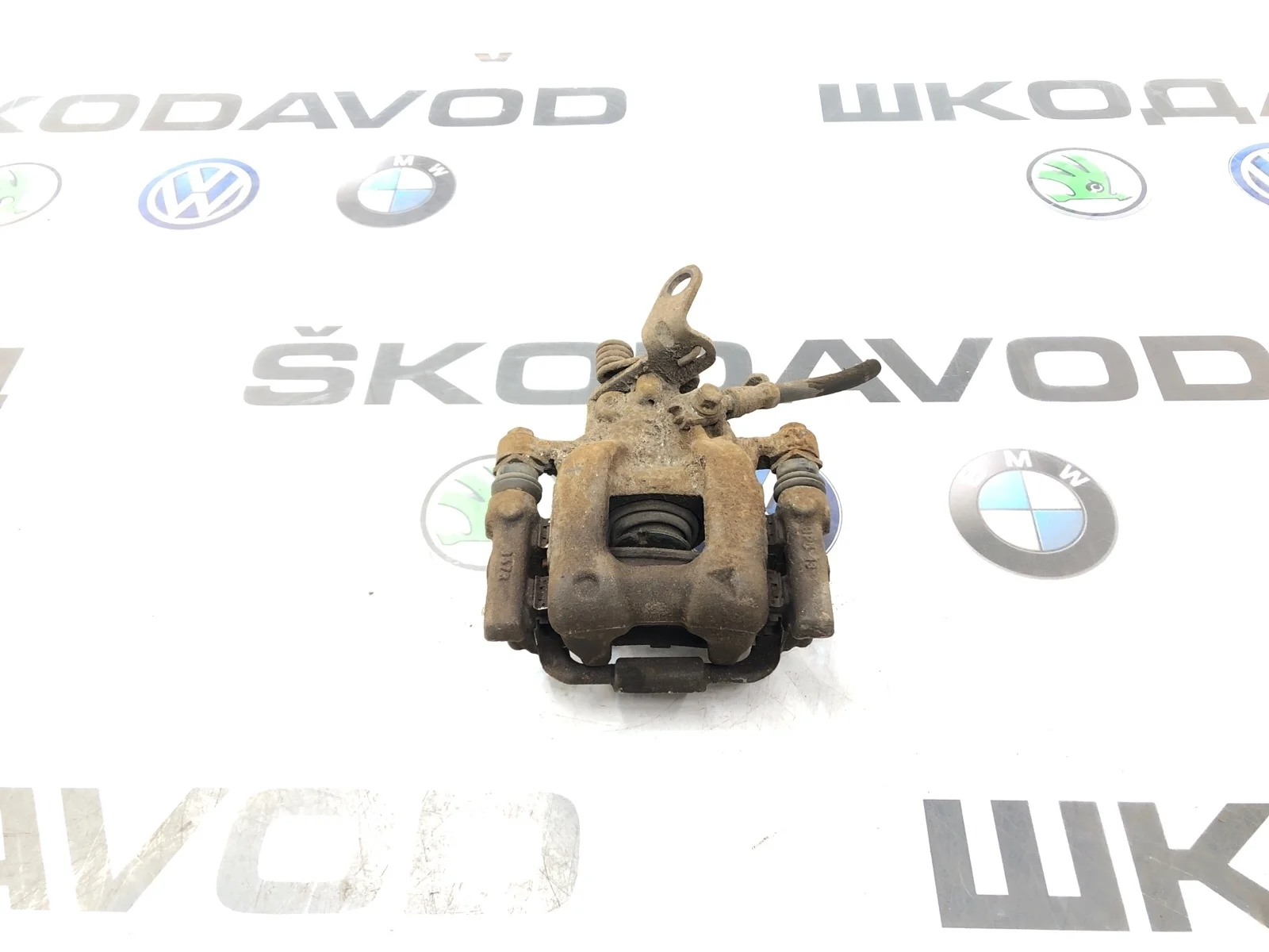 Суппорт тормозной Skoda Yeti 2014 5K0615423 5L 2.0 CFJA, задний левый